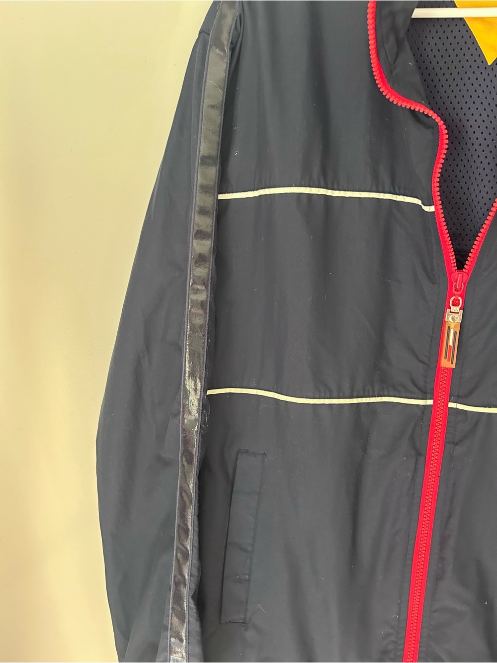 Vintage Tommy Hilfiger Navy Lightweight Windbreaker Jacket with Red Zip Sz S - Picture 4 of 5